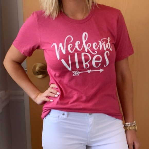 🌻”Weekend Vibes” Super Soft Graphic Tee - Picture 2 of 10